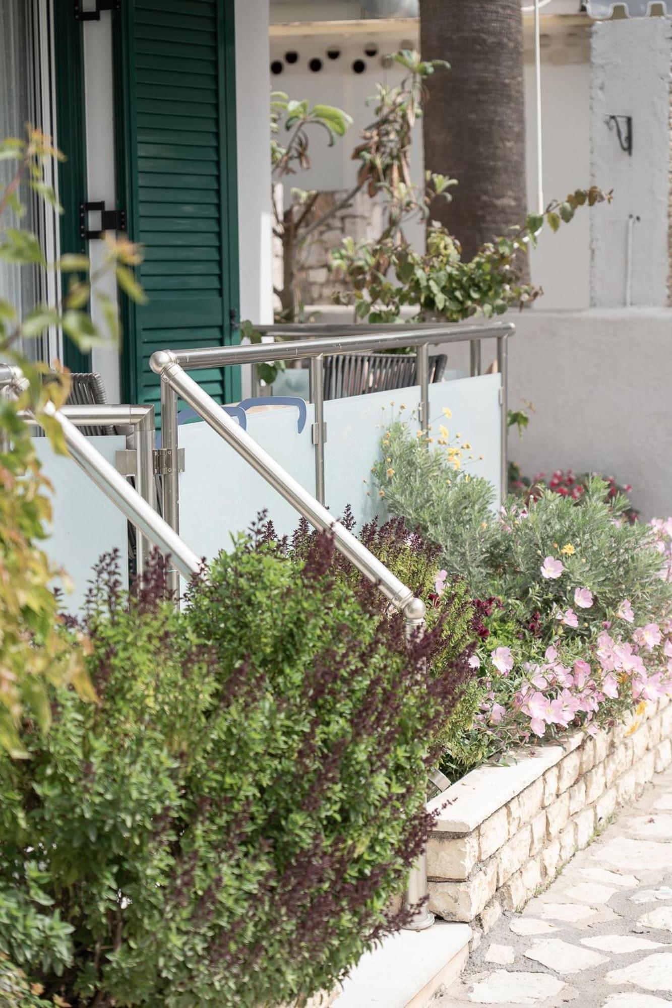 Captain'S Seafront Apartments نيدري المظهر الخارجي الصورة