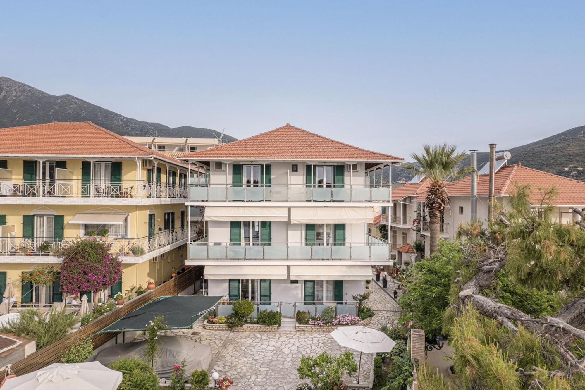 Captain'S Seafront Apartments نيدري المظهر الخارجي الصورة