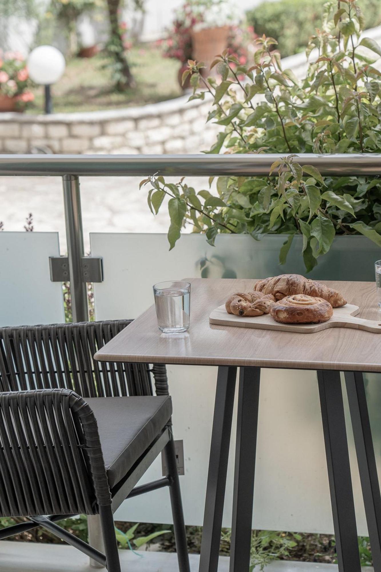 Captain'S Seafront Apartments نيدري المظهر الخارجي الصورة